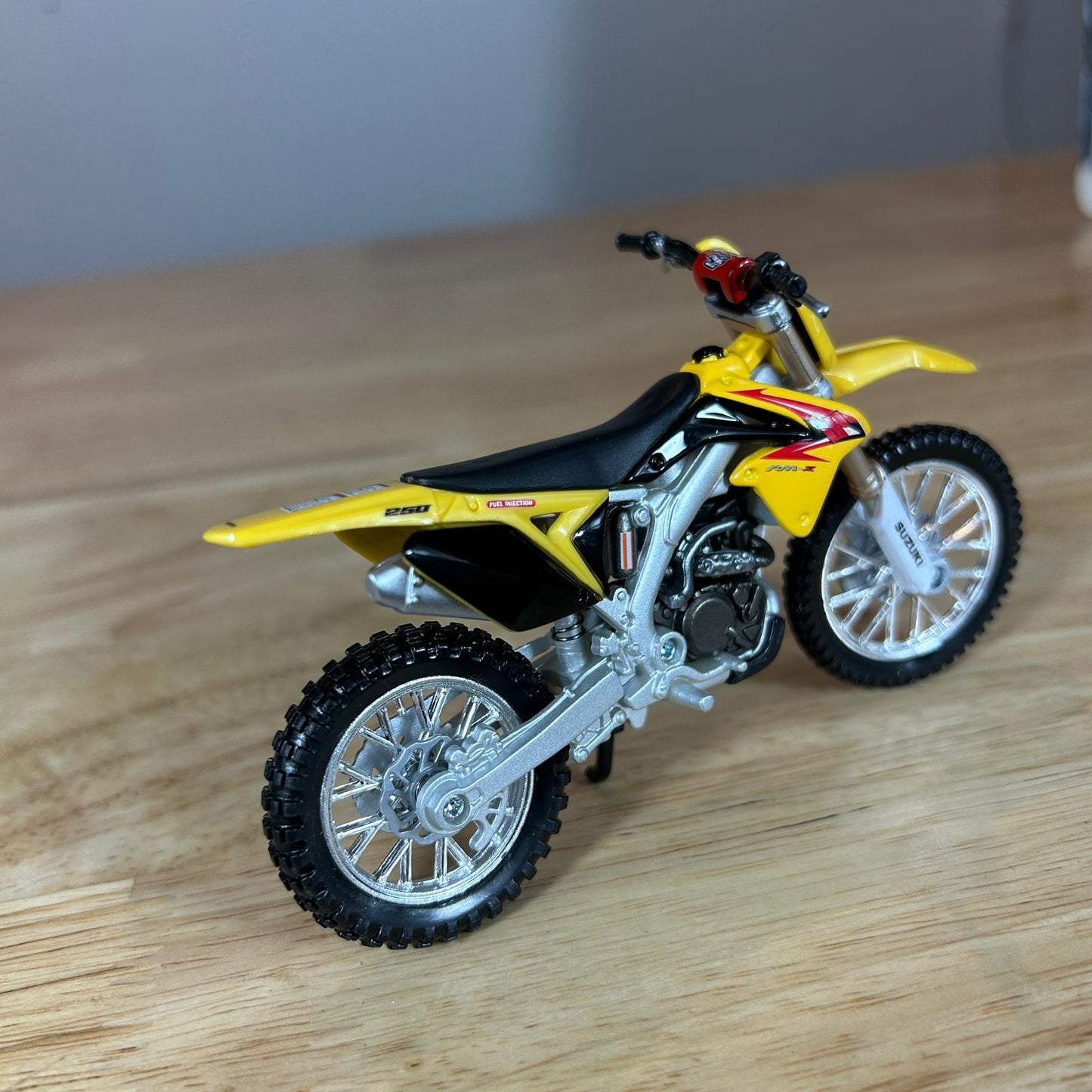 Burago Toy Models 1:18 Suzuki RMZ 450